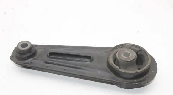 Nissan Qashqai Engine mounting bracket