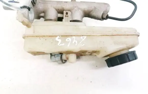 Brake fluid reservoir