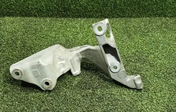 Renault Trafic III (X82) EGR valve cooler bracket 147174072R