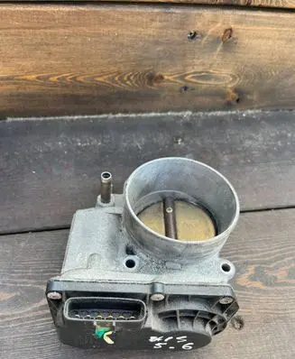 Nissan Titan Throttle valve 1611975000