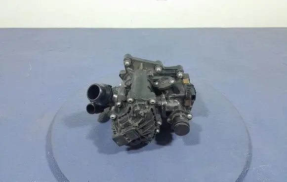 BMW M4 F82 F83 Thermostat/thermostat housing 8631943
