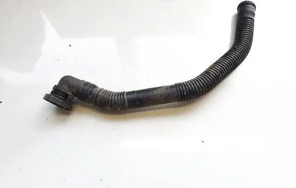 Volkswagen PASSAT B7 Breather hose/pipe 1K0129637D