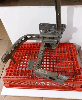 Audi A8 S8 D2 4D Fender mounting bracket 4D0821138