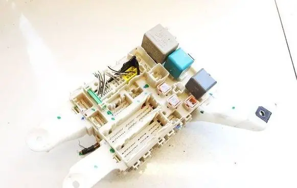 Toyota Auris 150 Fuse box set 8273002150A