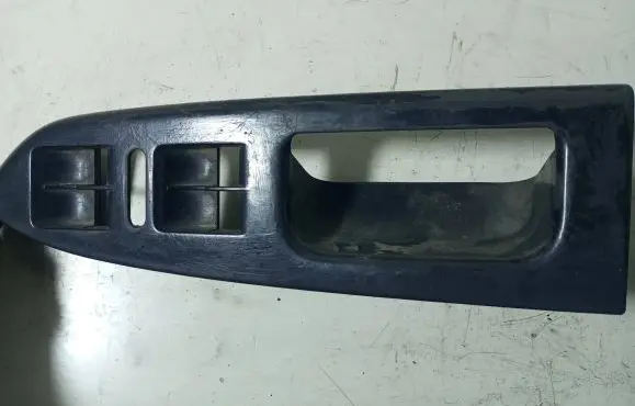 Volkswagen Touran I Front door window switch trim 1T1867371F