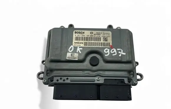 Volvo V70 Engine control unit/module ECU 30743338 0261209108