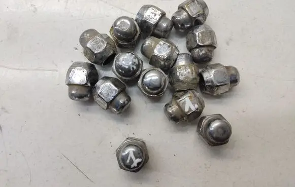 Hyundai Tucson TL Wheel nut cap/cover 
