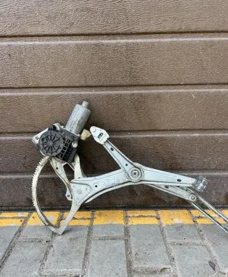 Mercedes-Benz ML W163 Front door window regulator with motor 6004PA1033 F834