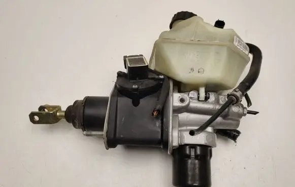 Mercedes-Benz E W211 Master brake cylinder A0004300312