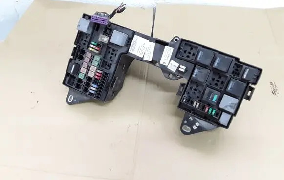 Jaguar XF Fuse module 8X2T14290VD 5605002310