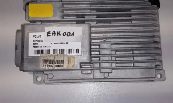 Volvo V70 Engine control unit/module 30774242 3077442266 31268228