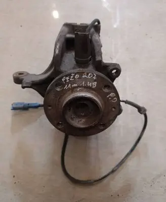 Front wheel hub
