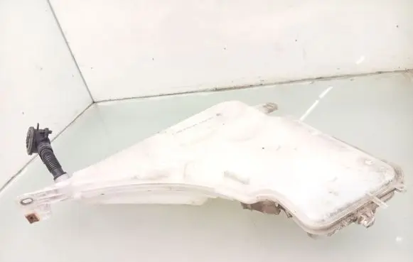 BMW 3 F30 F35 F31 Windshield washer fluid reservoir/tank 7241675