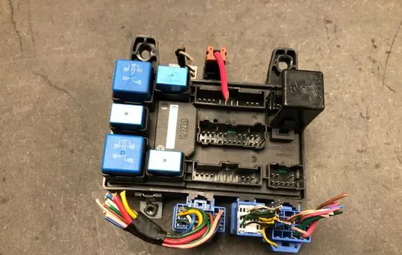 Suzuki Jimny Fuse module 911981C010