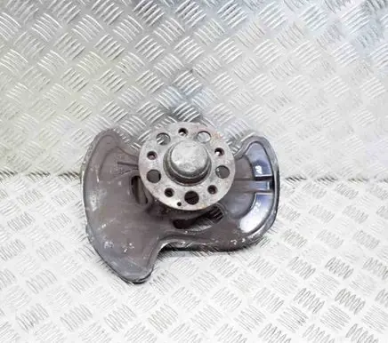 Mercedes-Benz E C207 W207 Front wheel hub A2044202644
