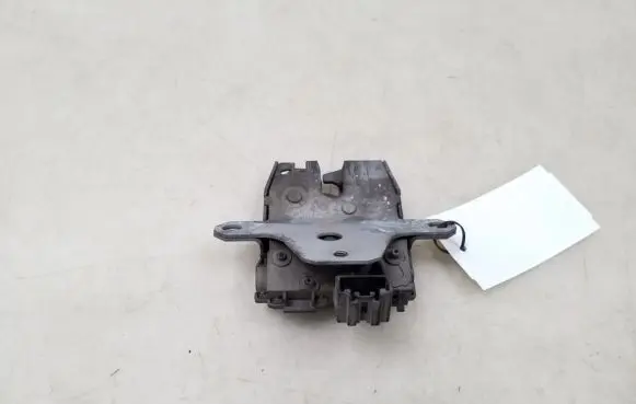 Loading door lock