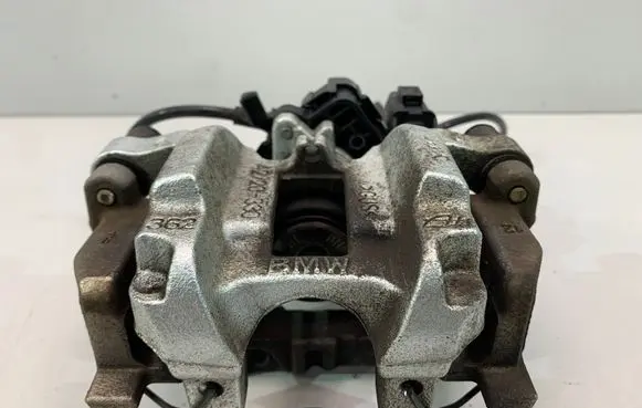 BMW 5 G60 Rear brake caliper 8832836