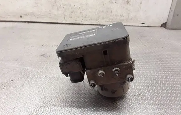 Volvo V50 ABS Pump 30672506A 4n512c405eb