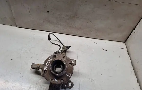 Renault Modus Front wheel hub 