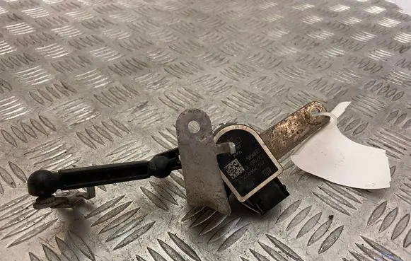 Headlight/headlamp level sensor
