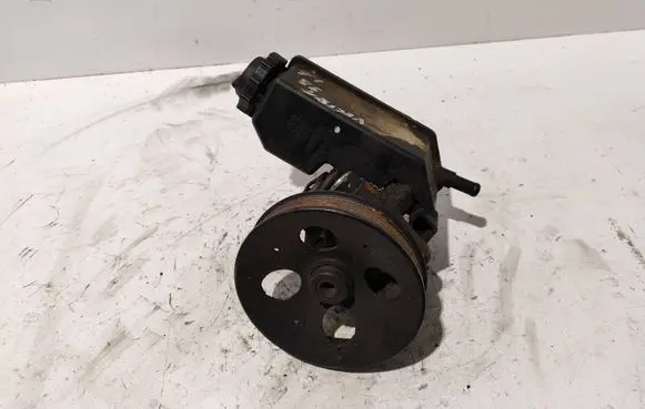 Opel Vectra B Power steering pump 90495957