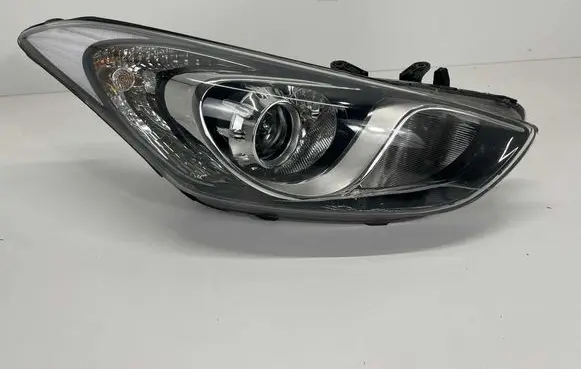 Hyundai i30 Headlight/headlamp 92102A6100