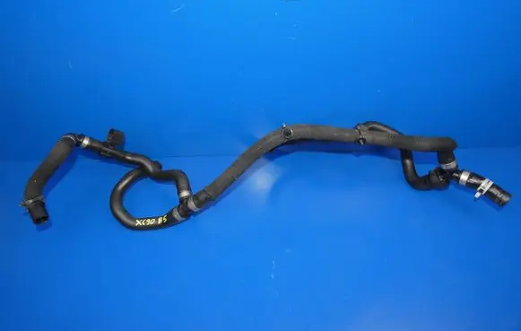 Engine coolant pipe/hose