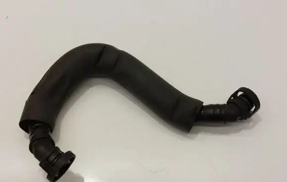 Audi A3 S3 8P Breather hose/pipe 06H103221J