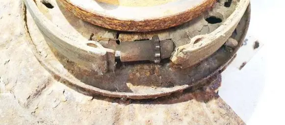 Land Rover Discovery 3 - LR3 Handbrake/parking brake pads 