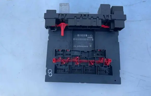 Audi A3 S3 8P Comfort/convenience module 8P0907279A F005V00219