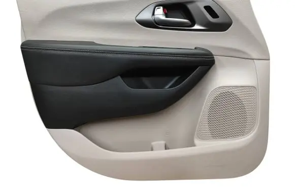 Chrysler Pacifica Front door card panel trim 7BZ451A3AA 7VE721A3AA