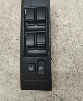 Toyota Corolla Verso AR10 Electric window control switch 848200F030 37073C217B04