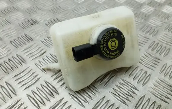 Brake fluid reservoir
