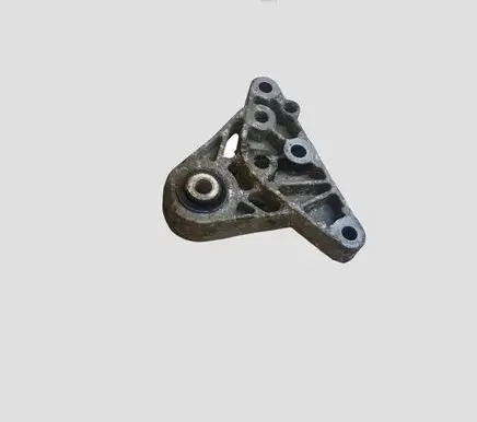Volvo S60 Engine mount bracket