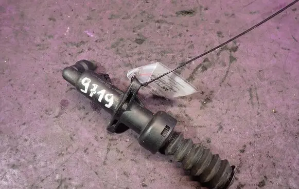 Peugeot 407 Clutch slave cylinder 