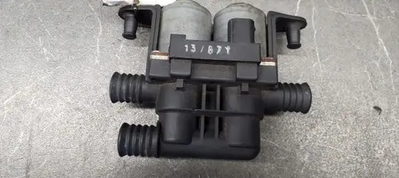BMW 5 E60 E61 Coolant heater control valve 8374995