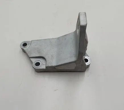 Nissan Leaf II (ZE1) Engine mounting bracket