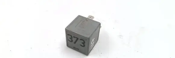 Volkswagen PASSAT B5 Other relay 8D0951253A