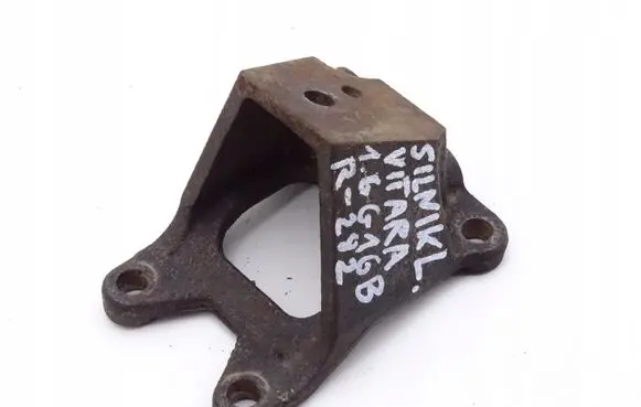 Suzuki Grand Vitara I Engine mounting bracket