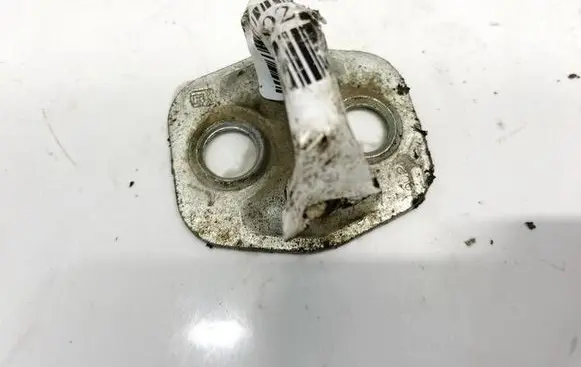 Nissan Primera Front door lock loop/hook striker 