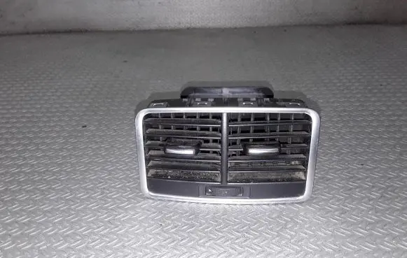 Rear air vent grill