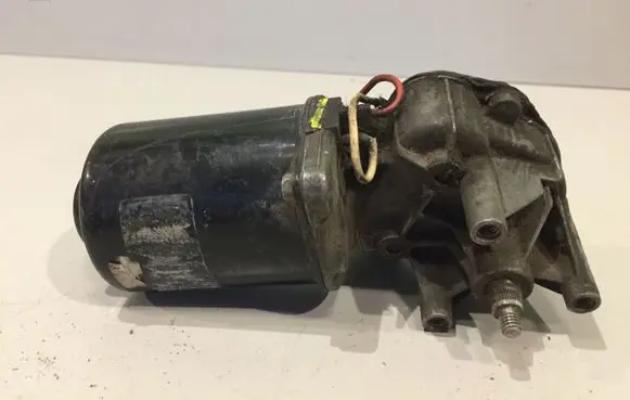 Volkswagen Golf II Wiper motor 0390246135