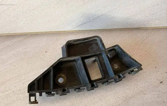 Volkswagen Jetta VI Front bumper mounting bracket 5C6807184