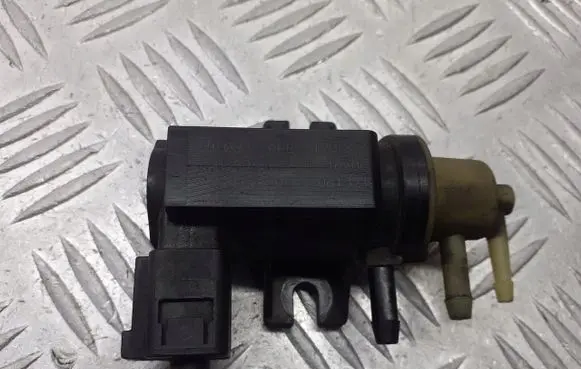 Volkswagen PASSAT B6 Valve vacuum 1K0906627A