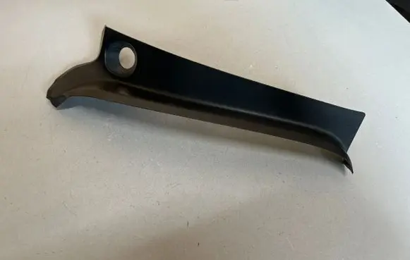 Mini Cooper Countryman F60 Rear/tail light trim molding 7424597