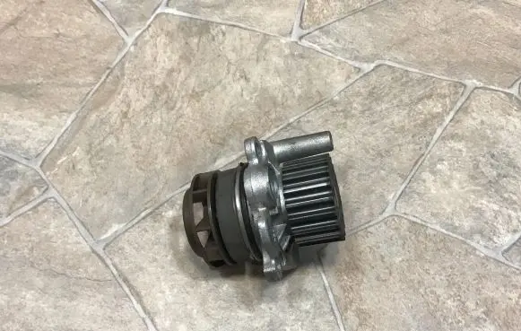 Volkswagen PASSAT B7 Water pump