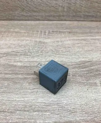 Volkswagen PASSAT B5 Other relay 8D0951253A V23134B52X301 373