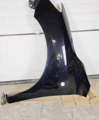 Nissan Pathfinder R52 Fender