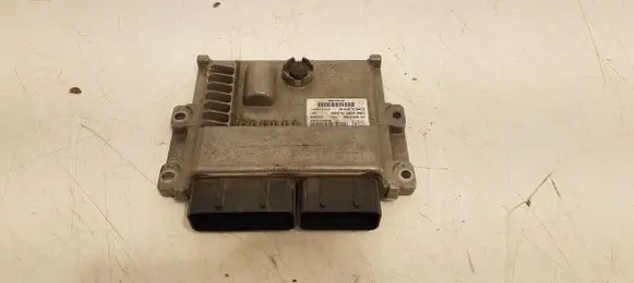 Peugeot 5008 Engine control unit/module 28528899
