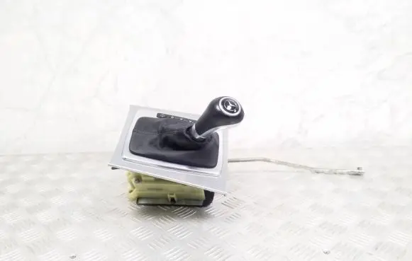 Mercedes-Benz C W204 Gear shifter/selector A2042677524
